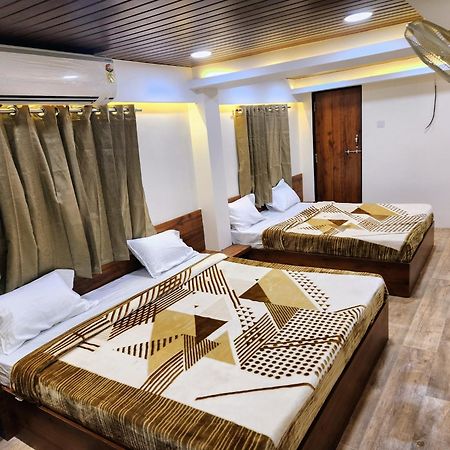 Hotel Anantshree Ujjain Exteriör bild