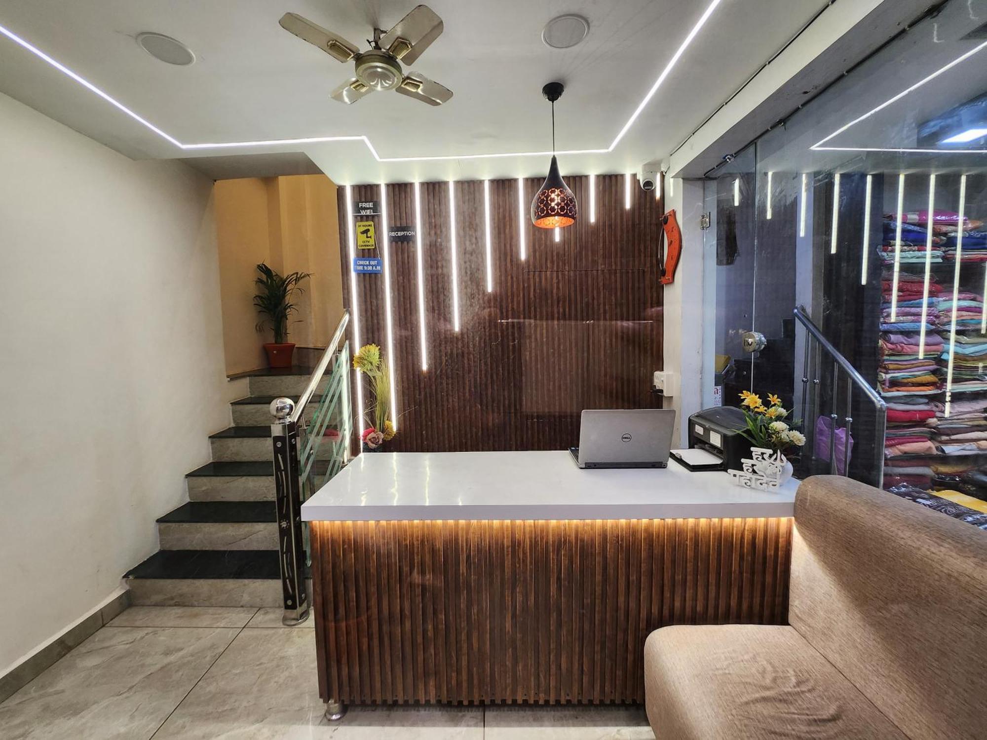 Hotel Anantshree Ujjain Exteriör bild