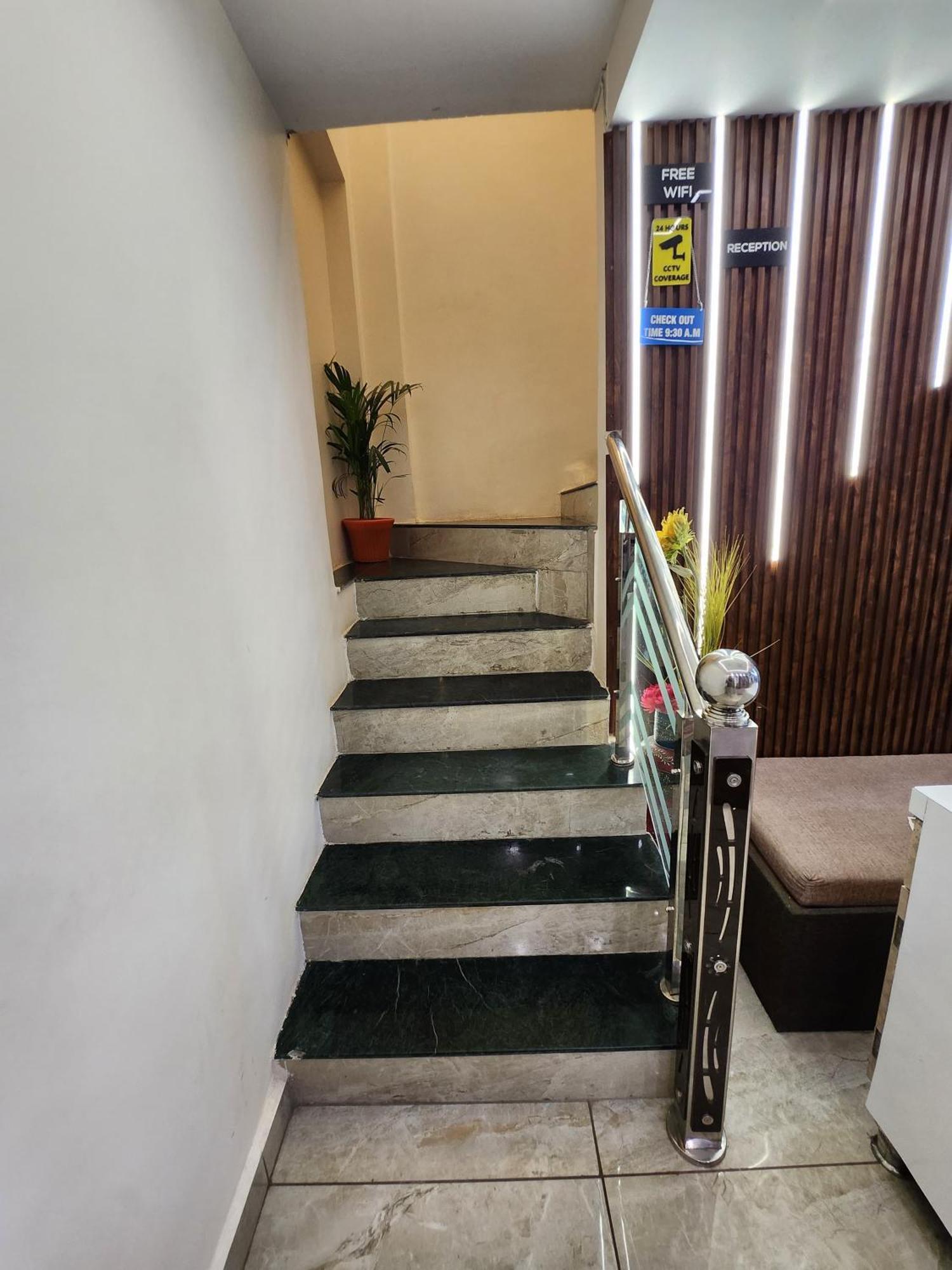 Hotel Anantshree Ujjain Exteriör bild
