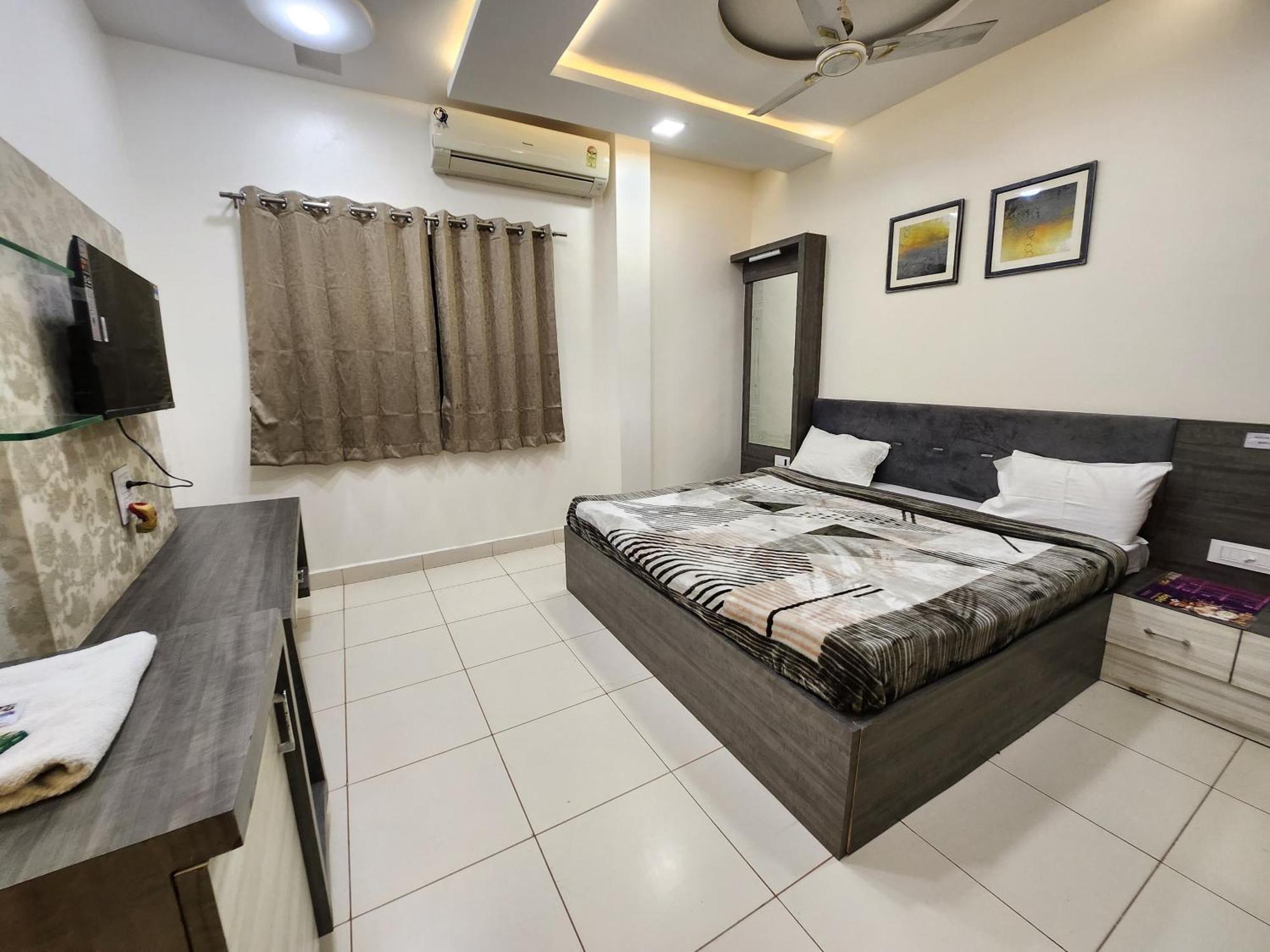 Hotel Anantshree Ujjain Exteriör bild