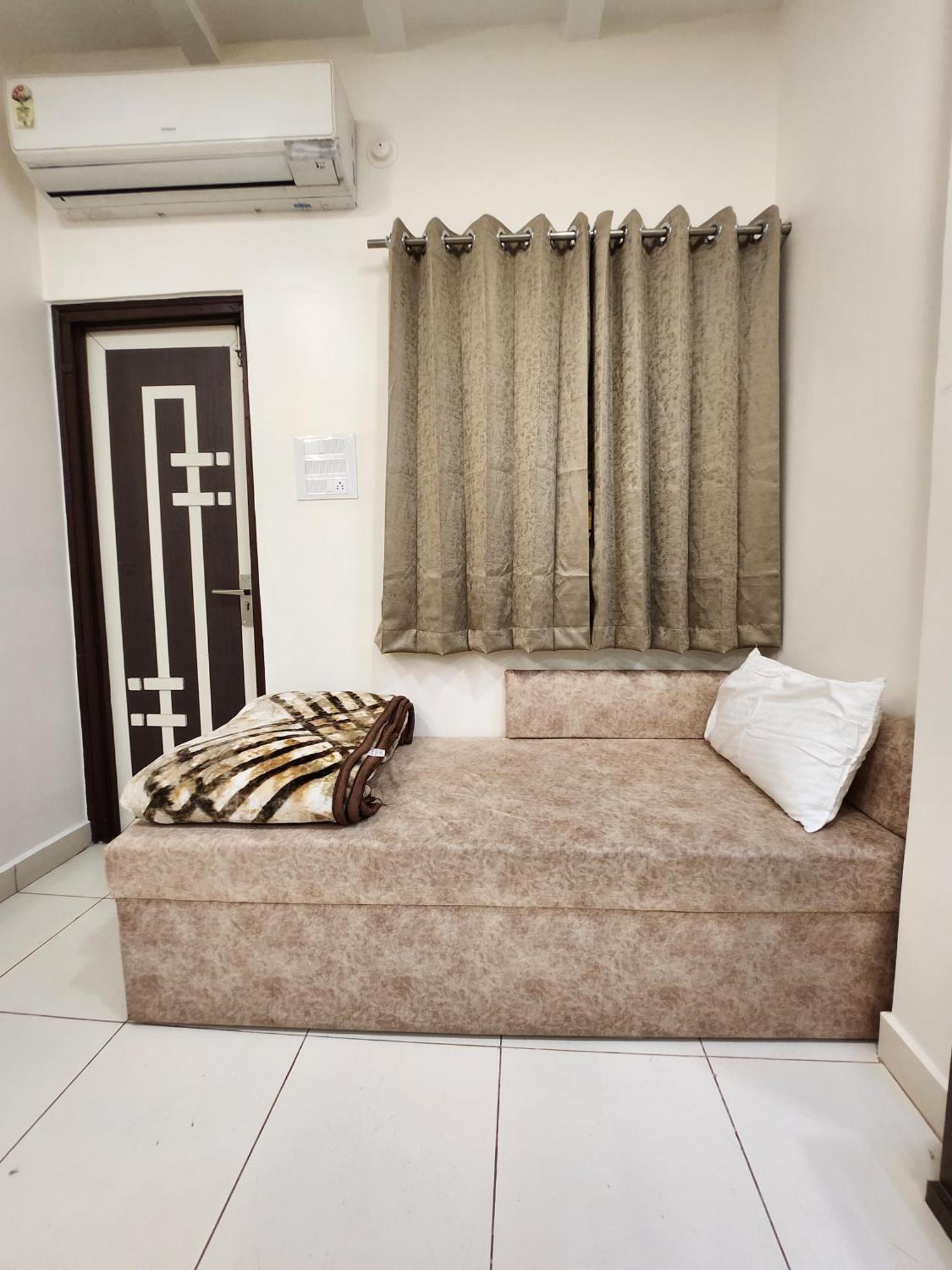 Hotel Anantshree Ujjain Exteriör bild