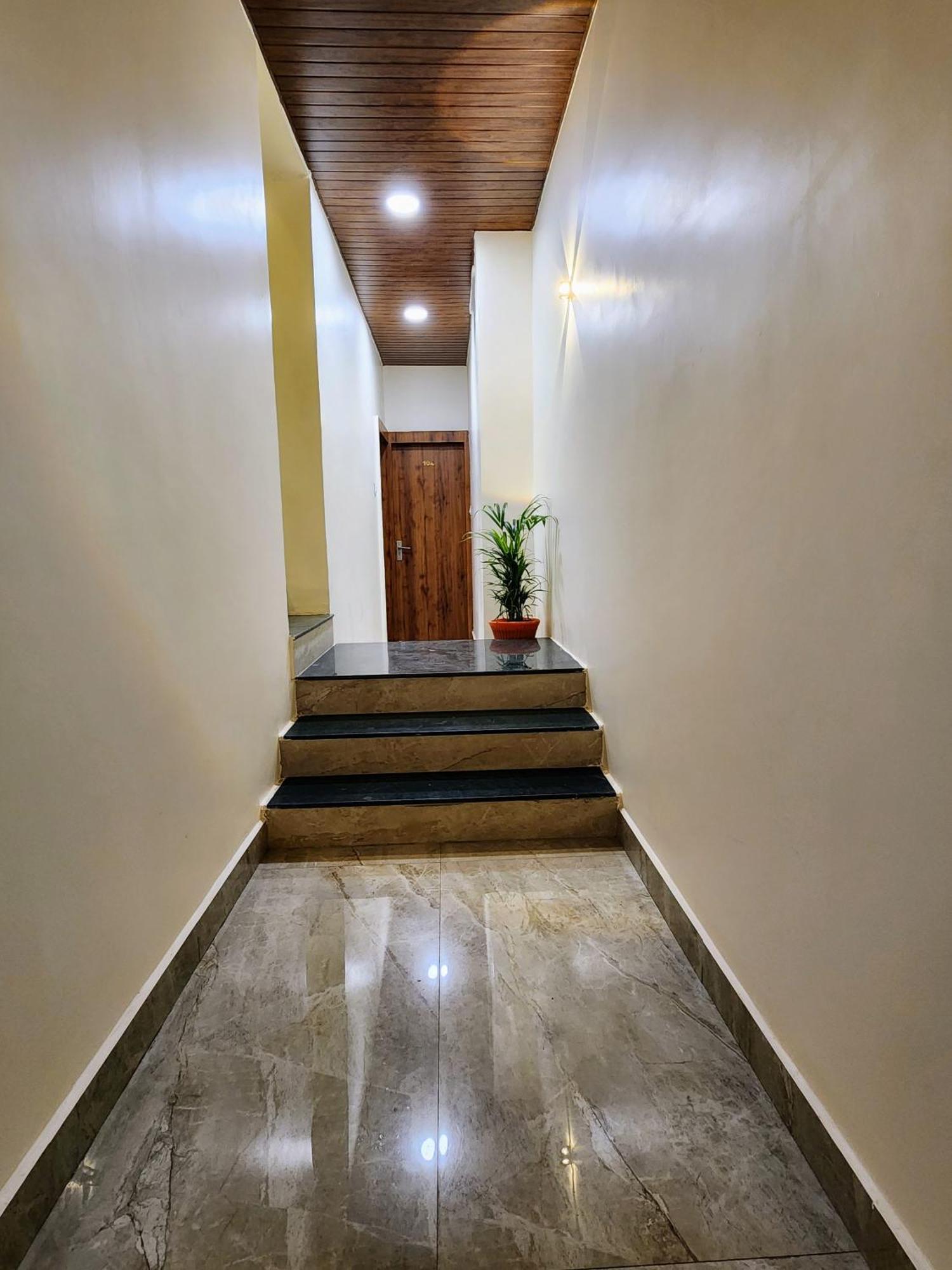 Hotel Anantshree Ujjain Exteriör bild