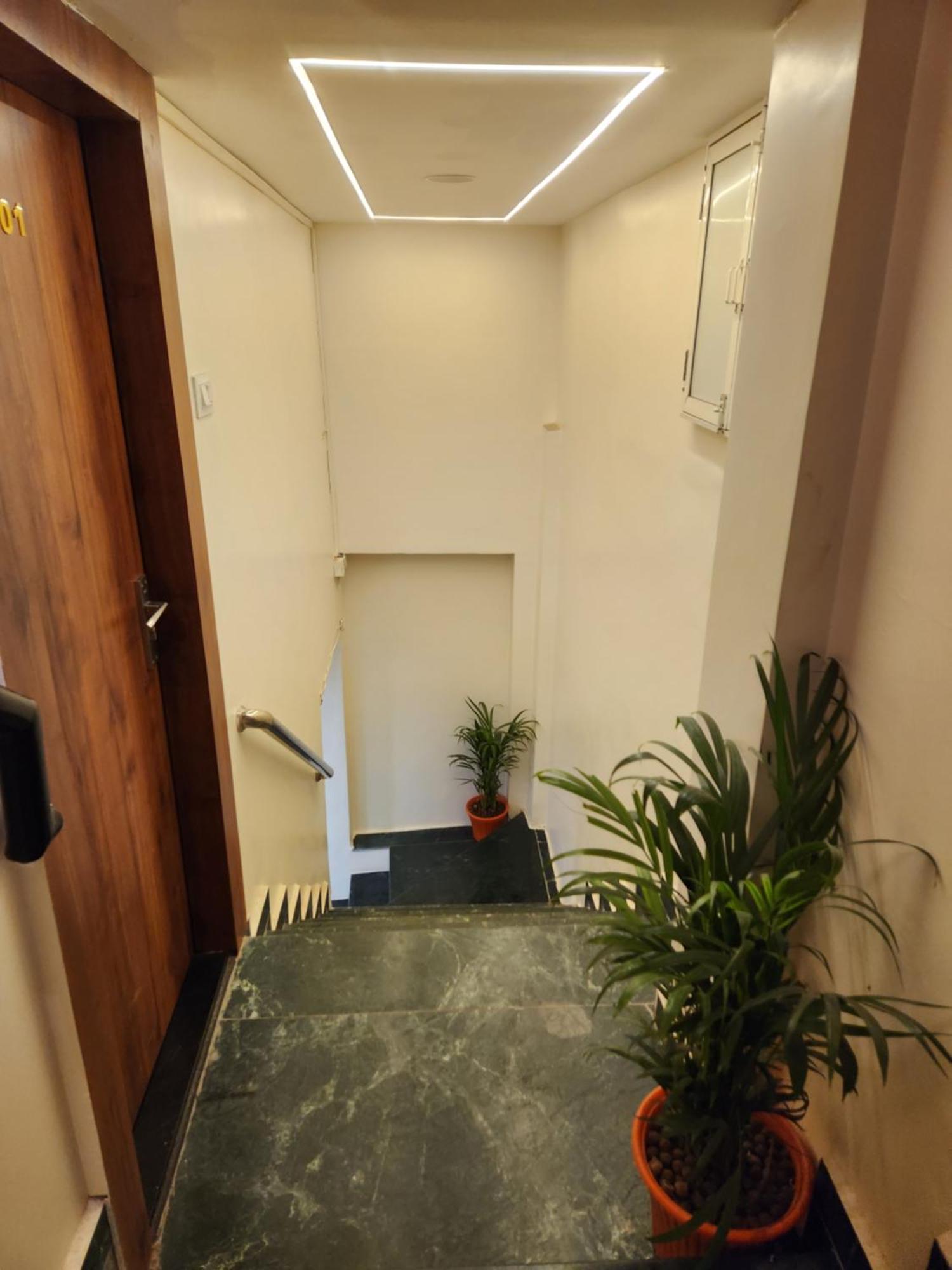 Hotel Anantshree Ujjain Exteriör bild