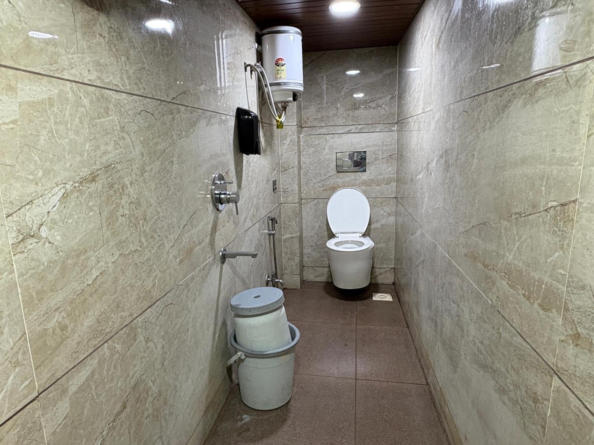 Hotel Anantshree Ujjain Exteriör bild