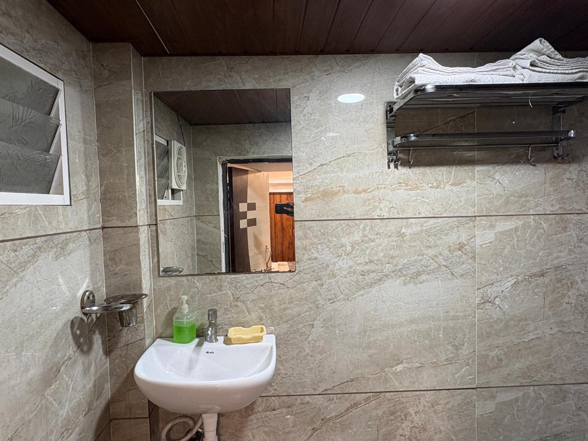 Hotel Anantshree Ujjain Exteriör bild
