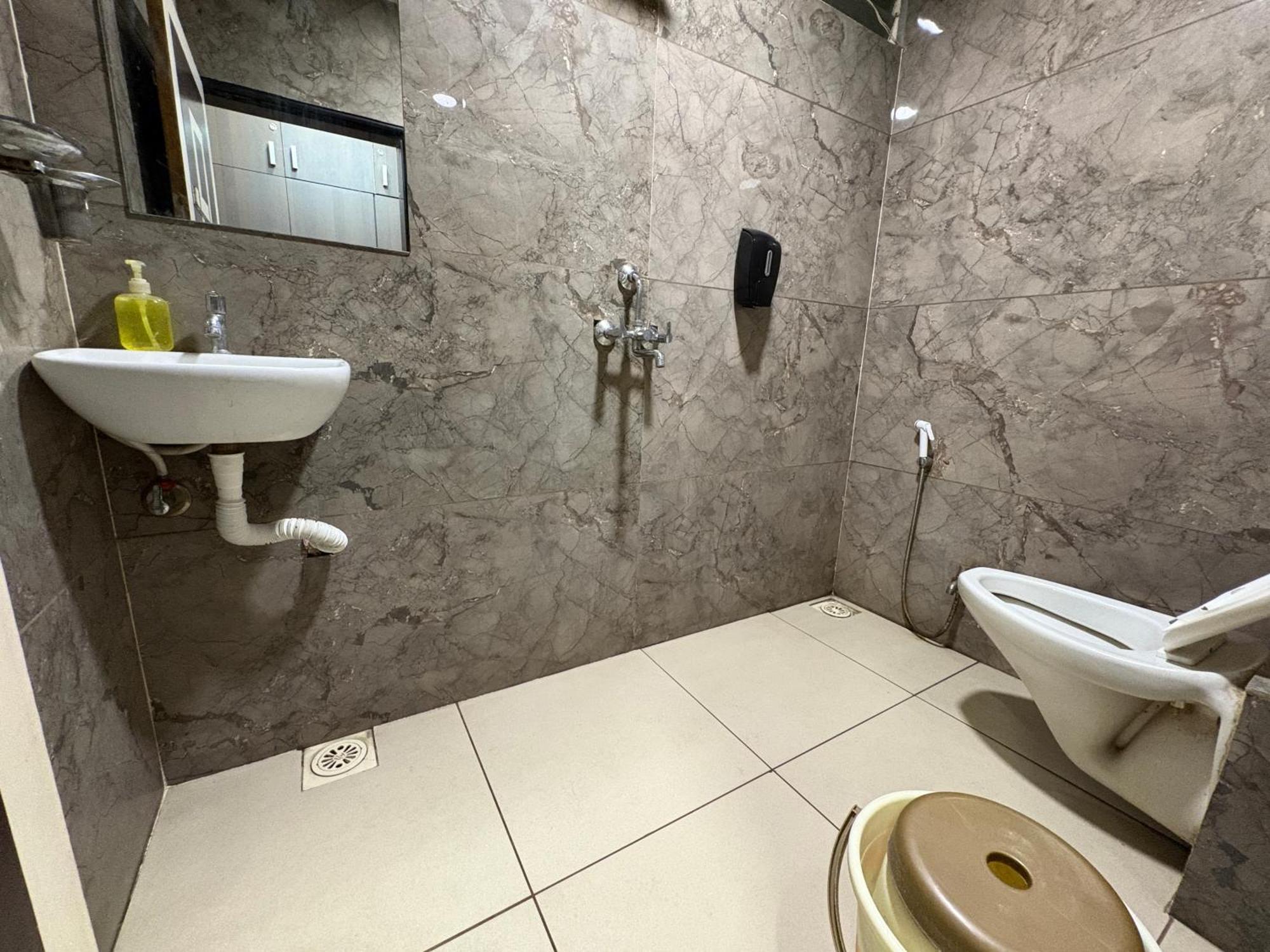 Hotel Anantshree Ujjain Exteriör bild