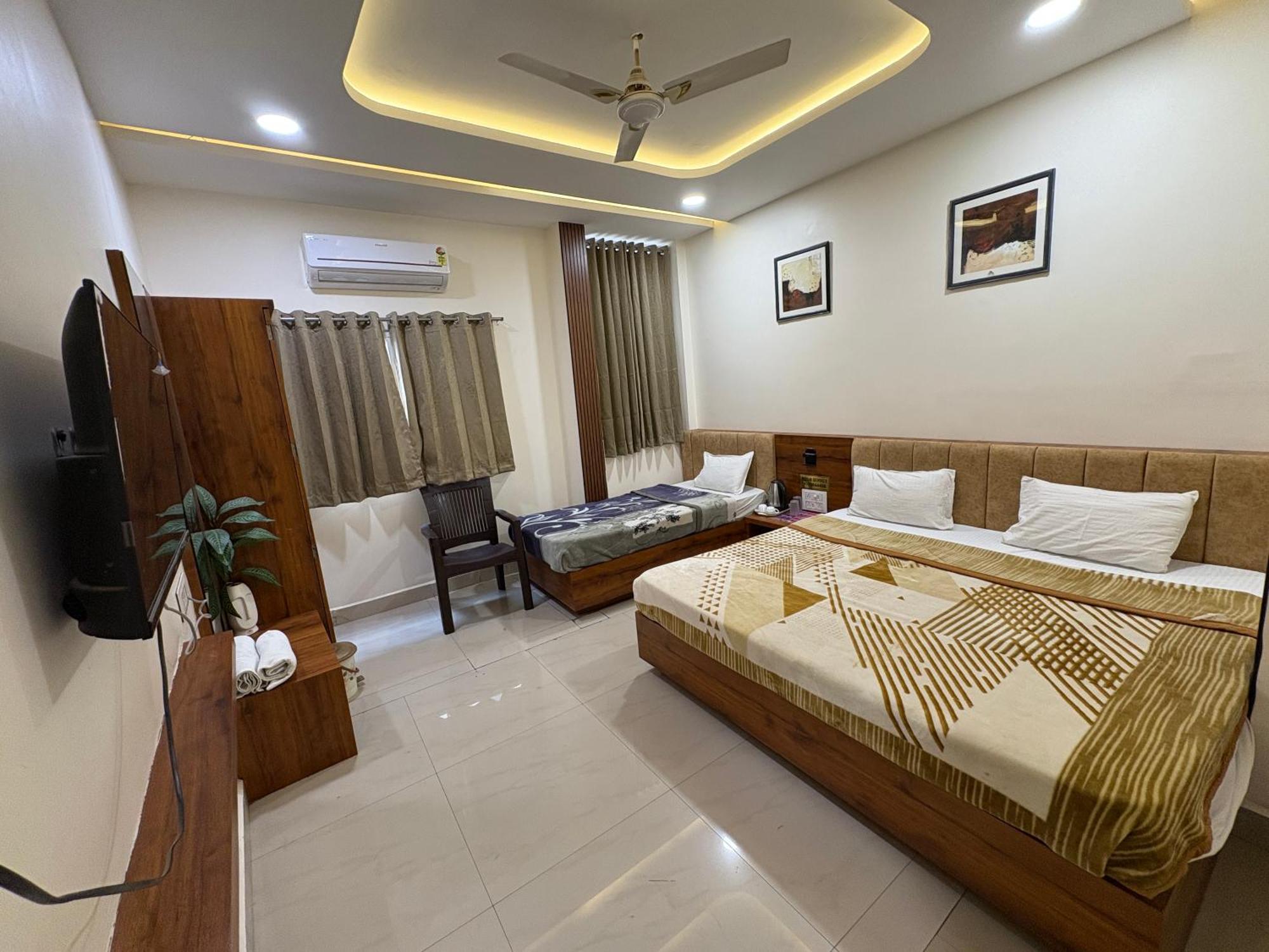 Hotel Anantshree Ujjain Exteriör bild